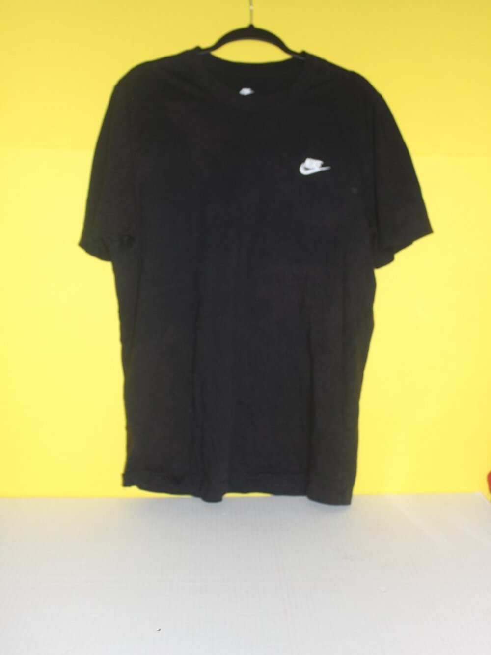 BLACK NIKE T-SHIRT   TEENAGERS      READ THE DESCRIPTION